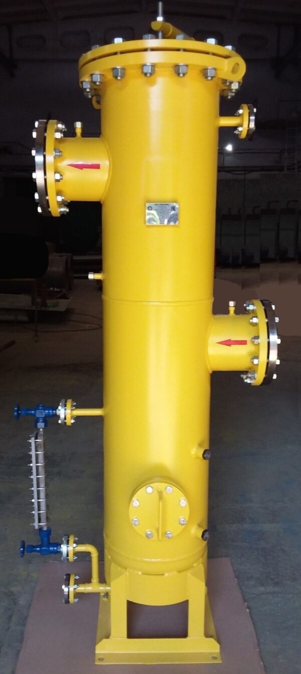 Двухступенчатый сепаратор газовый DN200 PN 1,6 МПа с визуальным указателем уровня
