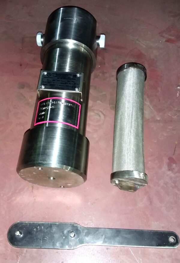 Фильтр резьбовой Ду15 Ру25 МПа ст.12Х18Н10Т с запасным фильтроэлементом и спецключом
